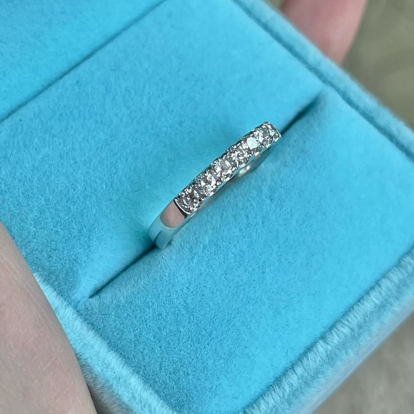 18K Diamond Ring - Picture 4 of 10